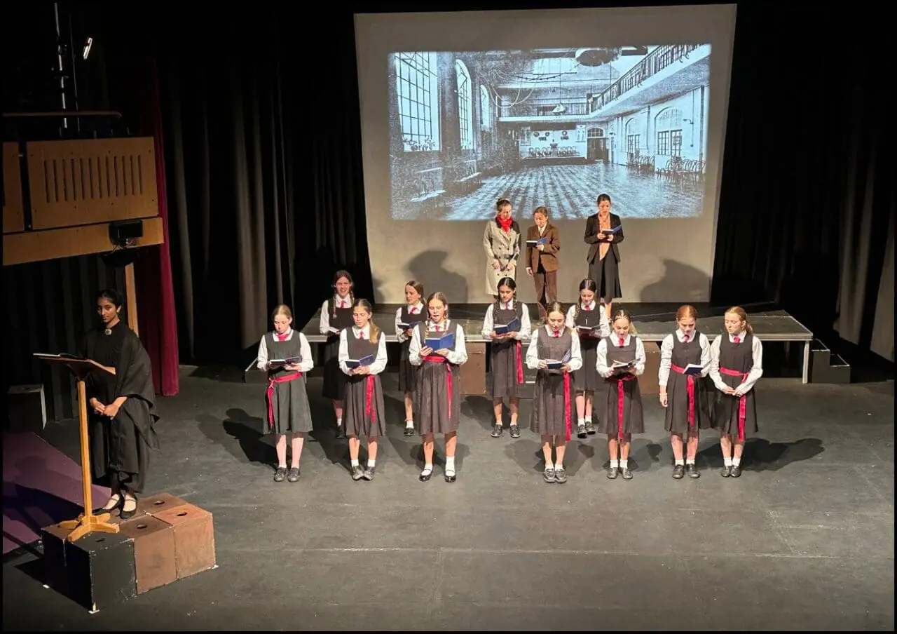 Daisy Pulls It Off - Lower School Production