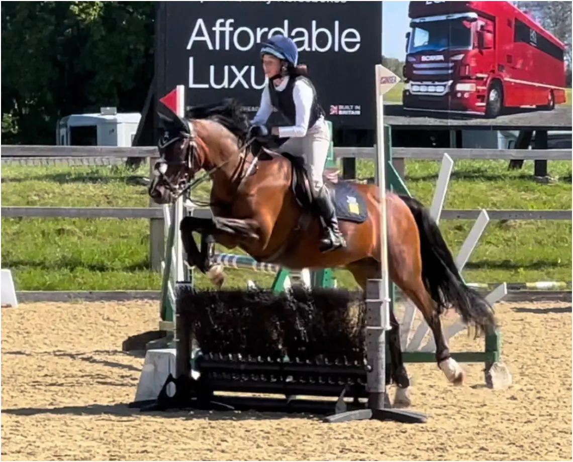 Lucy P at NSEA Jumping at Felbridge