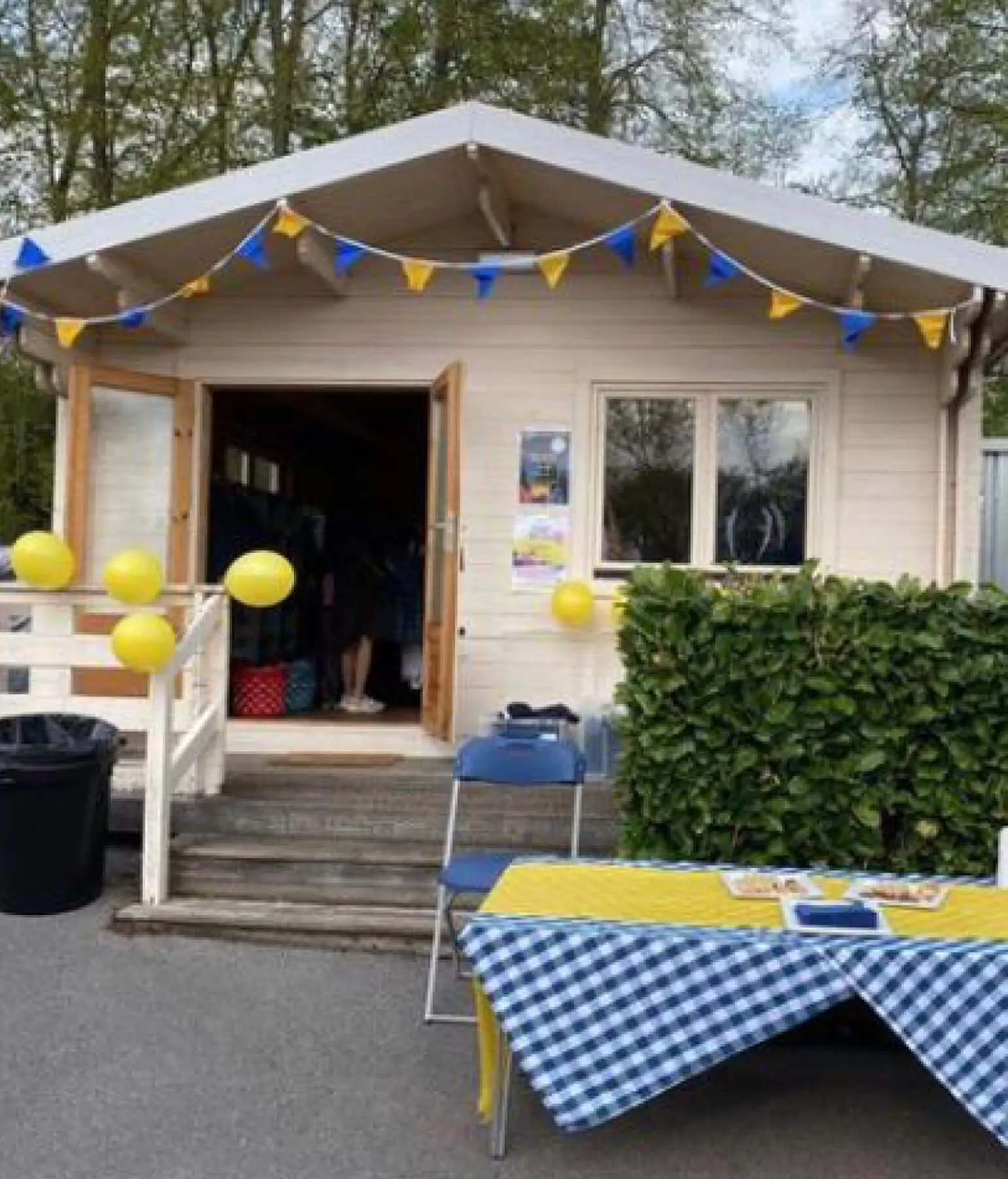 Notre-Dame-Left-Right-Block-Images-FOND-Nearly-New