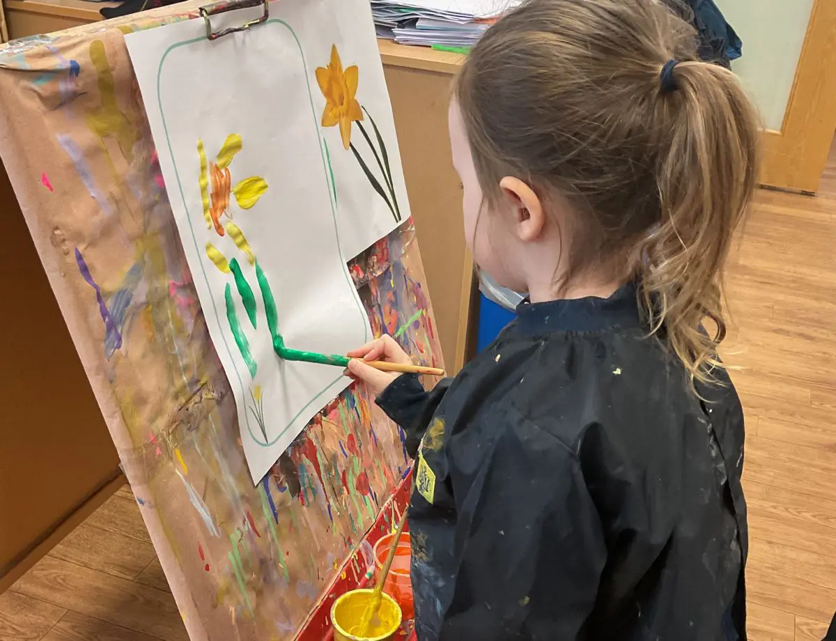 Owls painting Daffodils for St David's Day