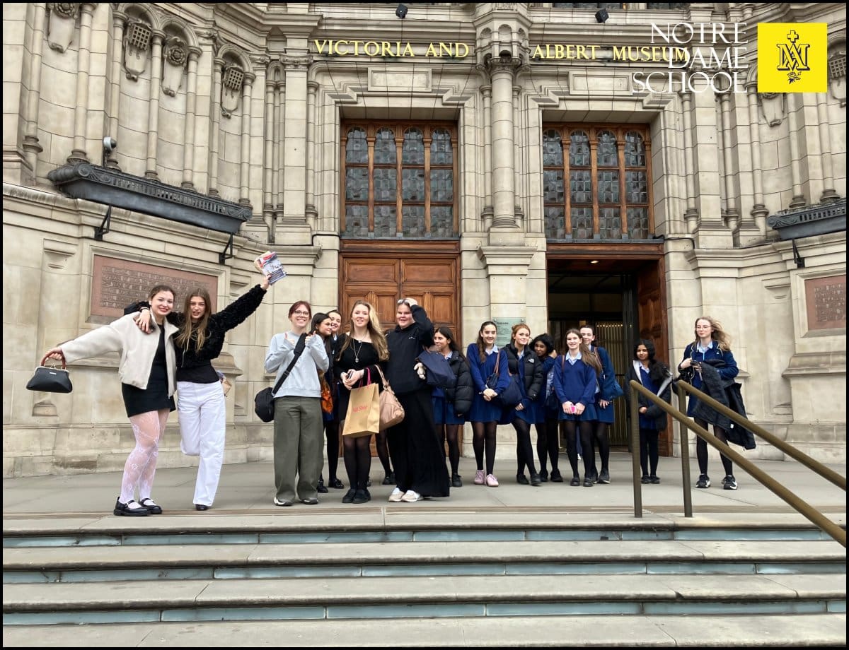 V and A Trip GCSE and A Level Photography and Textiles Students